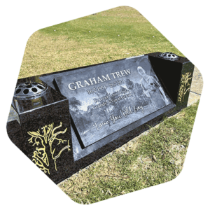 GM-TREW-SLOPER-PLAQUE Granite sloper with laser plaque and gold gilded inscription at Pinjarra Cemetery